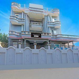 Super Townhouse Vijay Khand Gomti Nagar